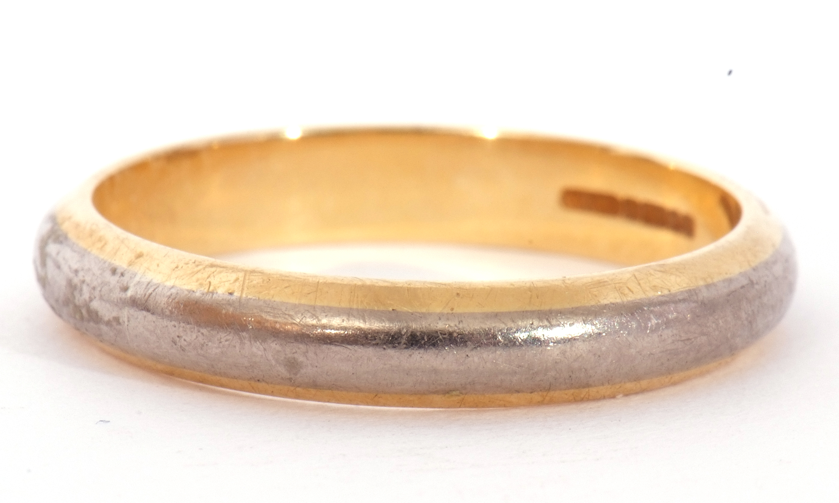 18ct gold two-tone wedding band, 5.7gms g/w, size T