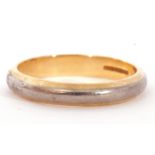 18ct gold two-tone wedding band, 5.7gms g/w, size T