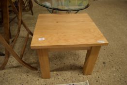 MODERN SMALL OCCASIONAL TABLE, APPROX 51CM SQ