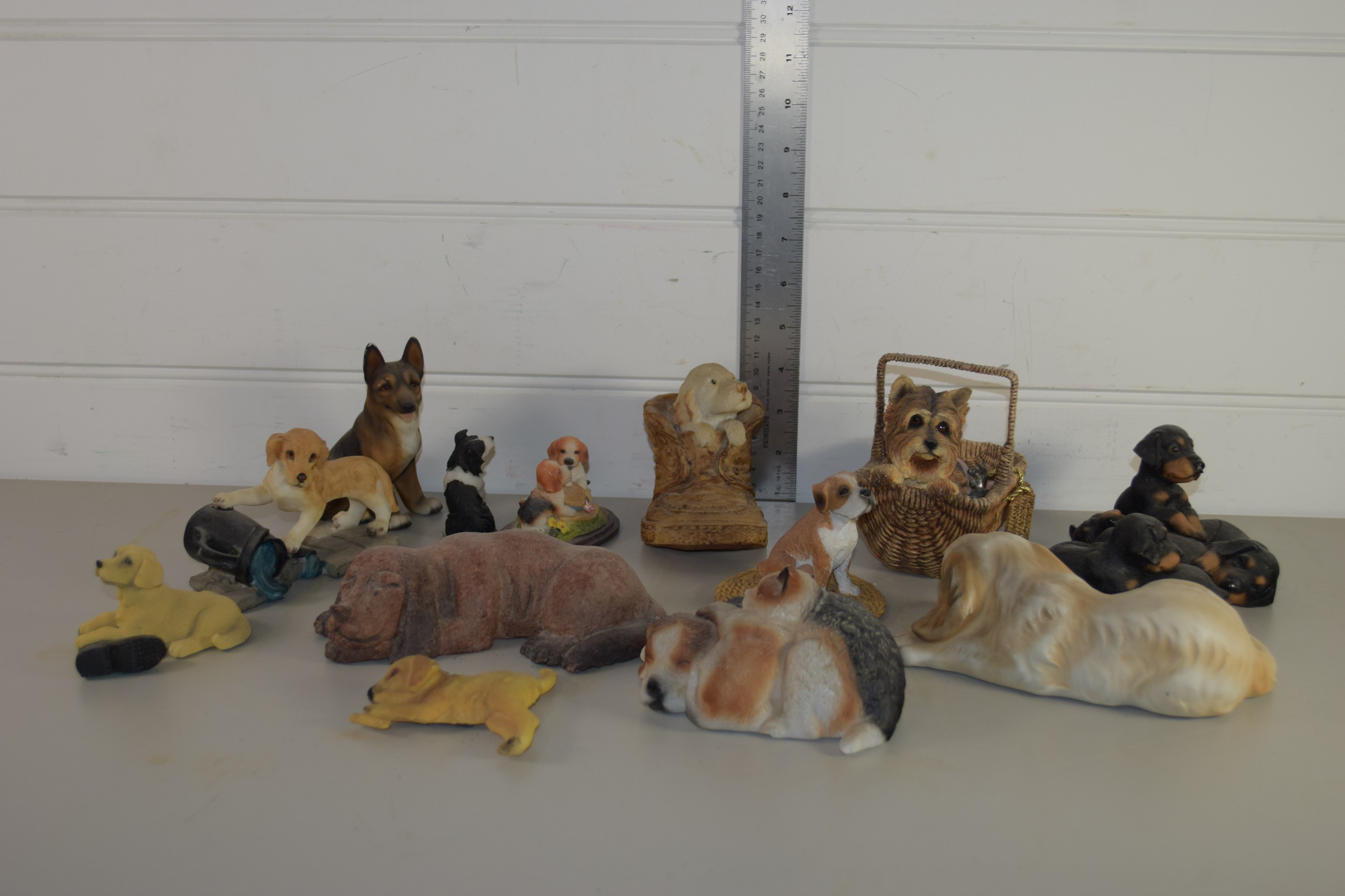 BOX CONTAINING MAINLY MODEL DOGS AND PUPPIES