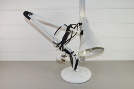 WHITE METAL DESK LAMP