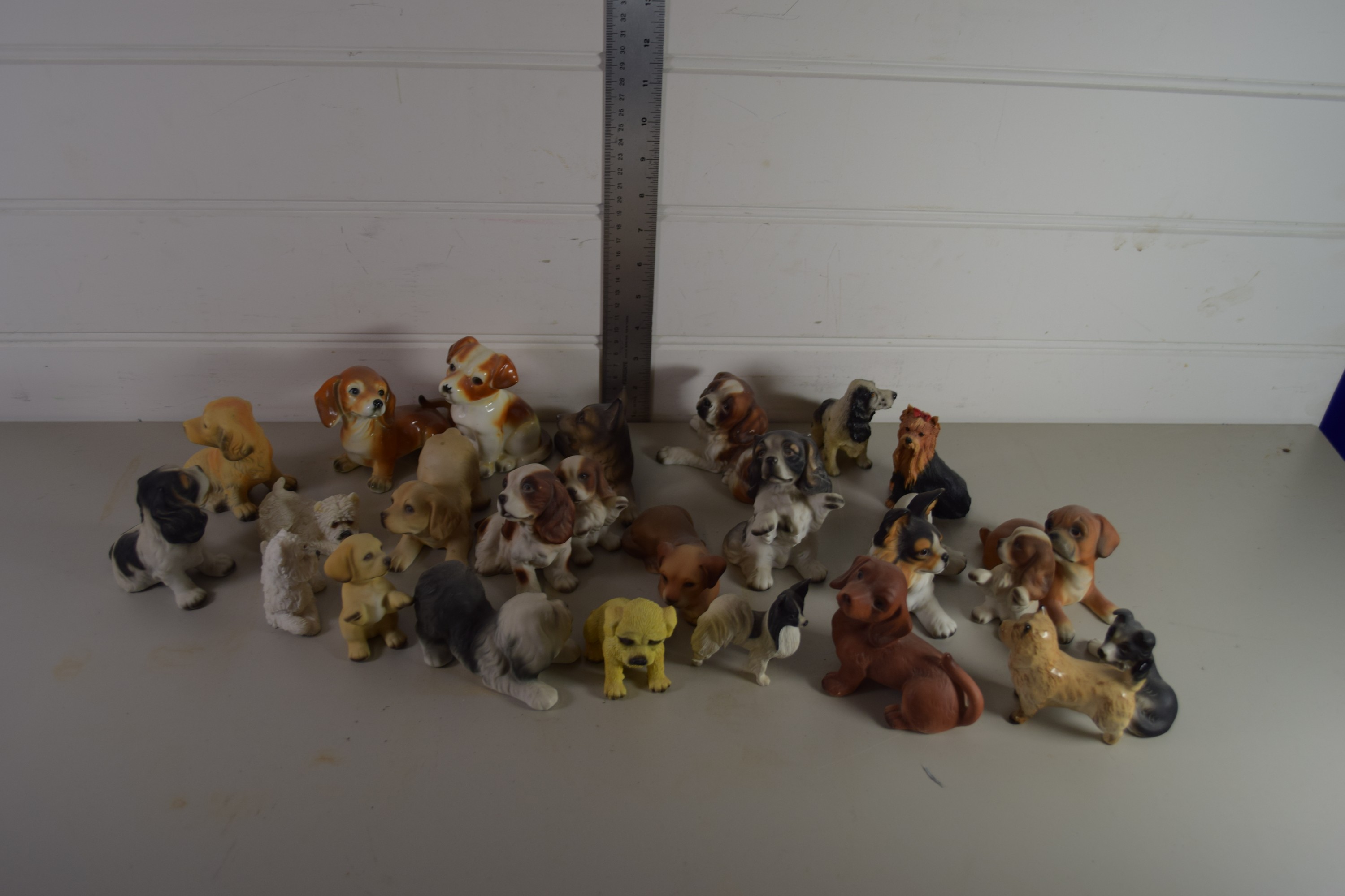 BOX CONTAINING PORCELAIN AND POTTERY MODELS OF DOGS - Image 2 of 2