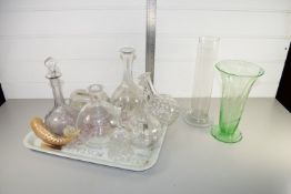 TRAY CONTAINING GLASS DECANTERS