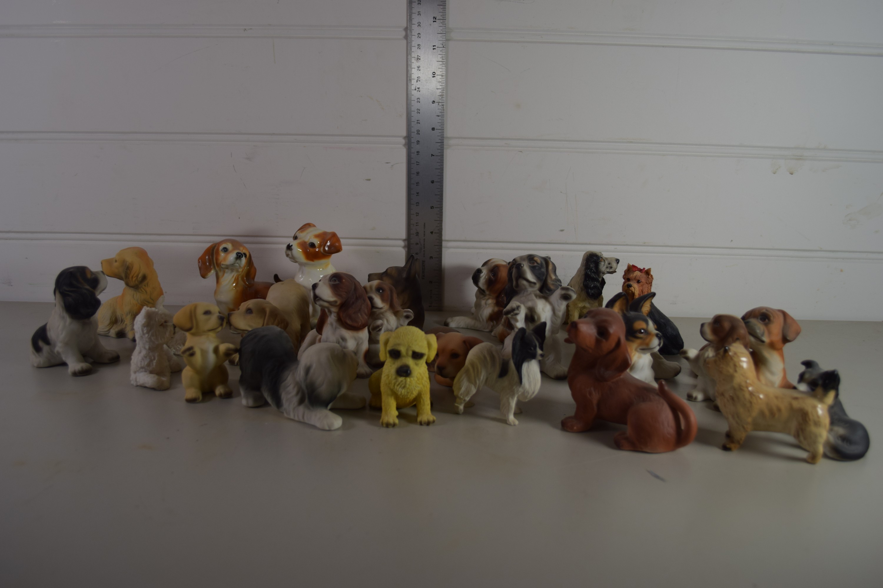 BOX CONTAINING PORCELAIN AND POTTERY MODELS OF DOGS