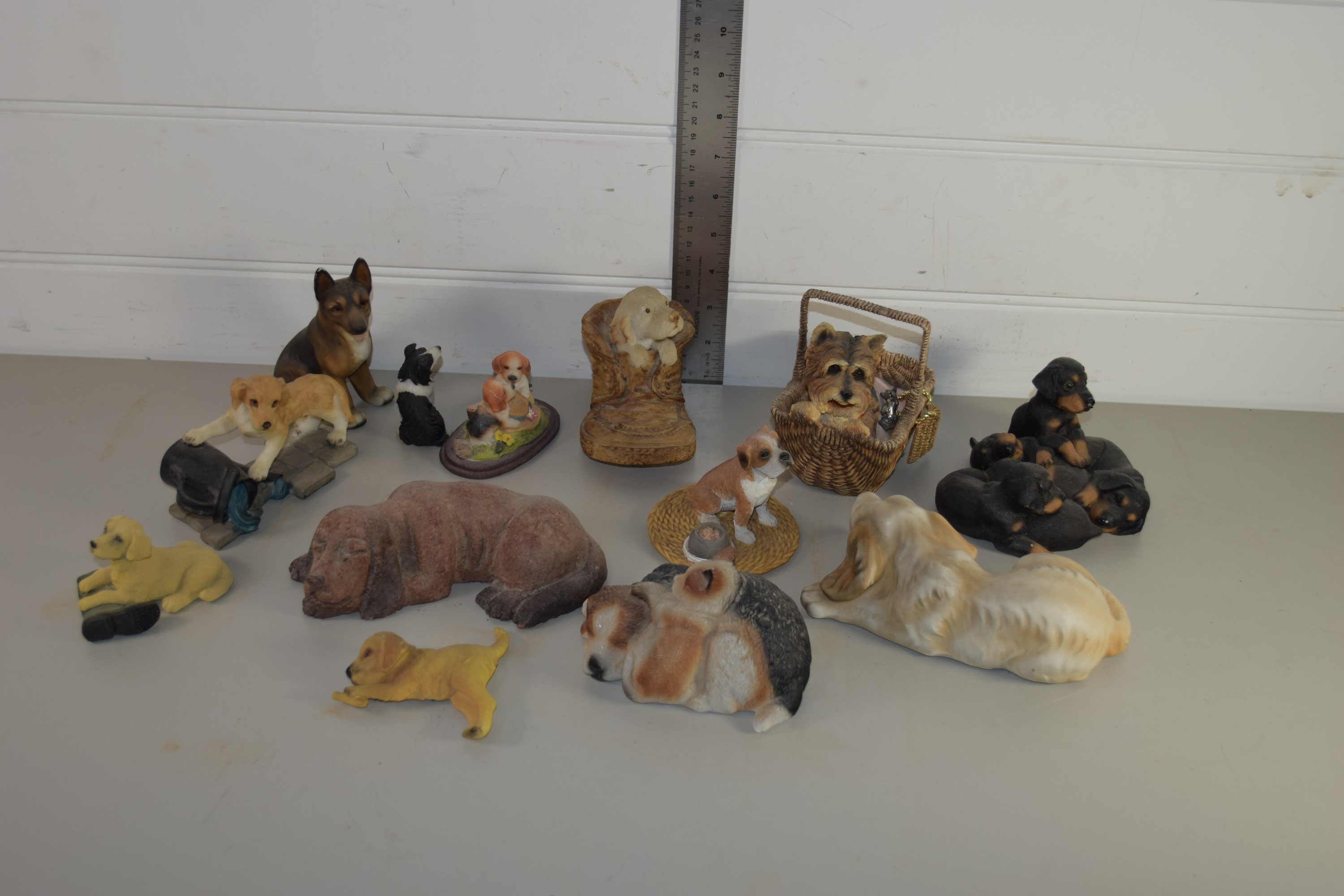 BOX CONTAINING MAINLY MODEL DOGS AND PUPPIES - Image 2 of 2