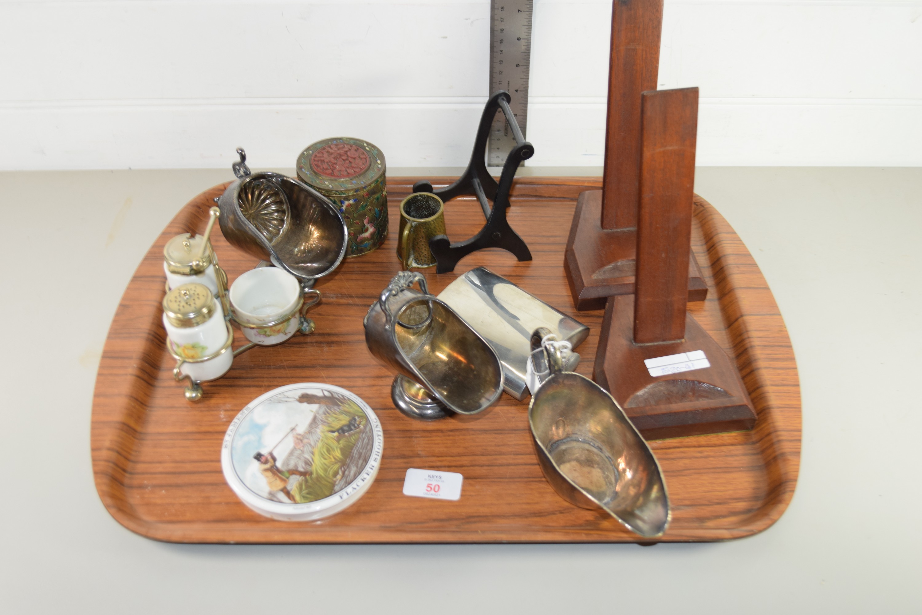 TRAY CONTAINING SILVER METAL ITEMS, PLATED SAUCE BOAT, POT LID - Image 2 of 2