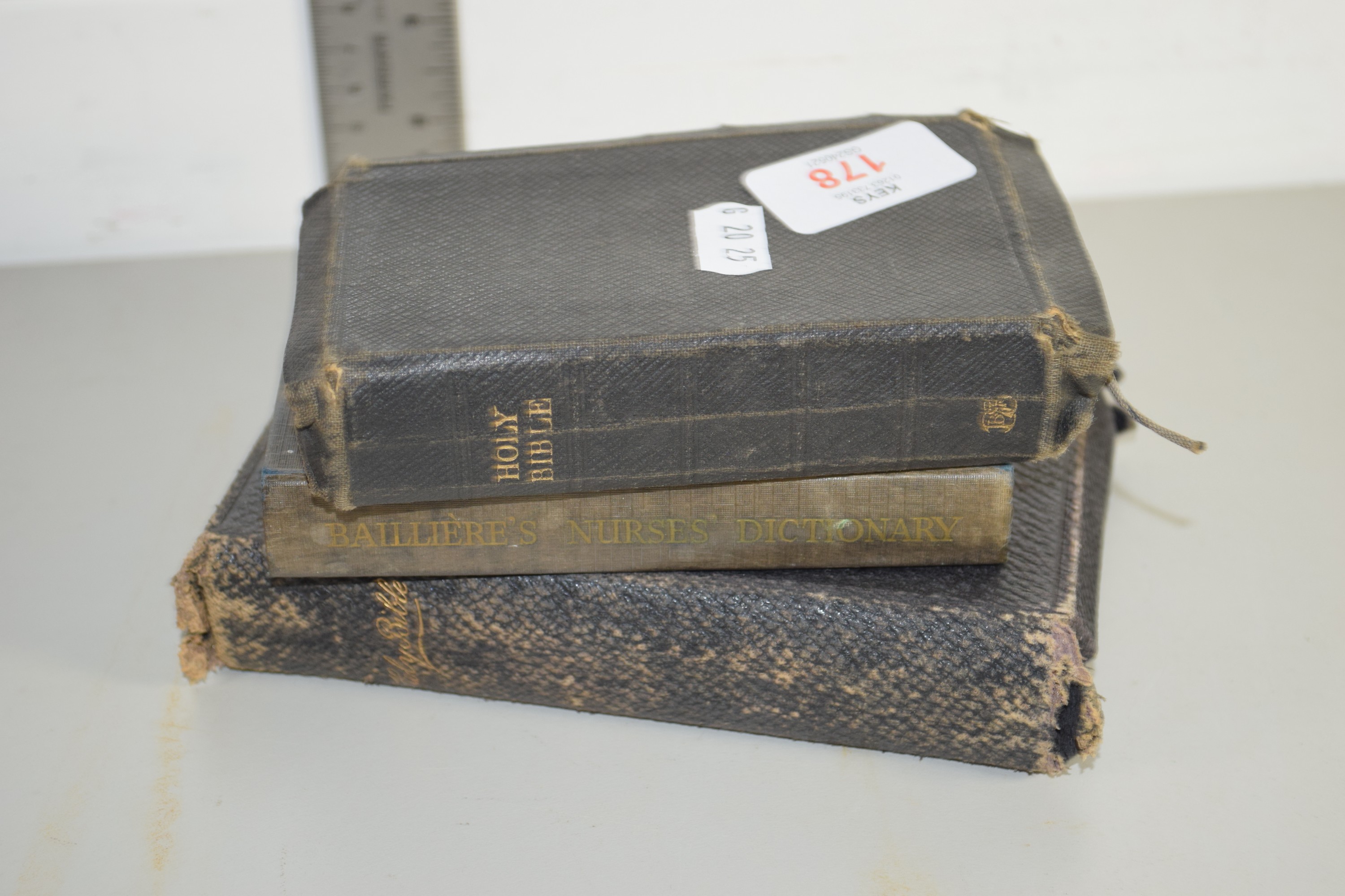 SMALL VERSION OF THE HOLY BIBLE WITH INSCRIPTION DATED 1924, COMPLETE MEDICAL DICTIONARY AND A - Image 2 of 2