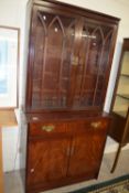 REPRODUCTION MAHOGANY SIDE CABINET WITH ASTRAGAL GLAZED BOOKCASE ABOVE, WIDTH APPROX 86CM