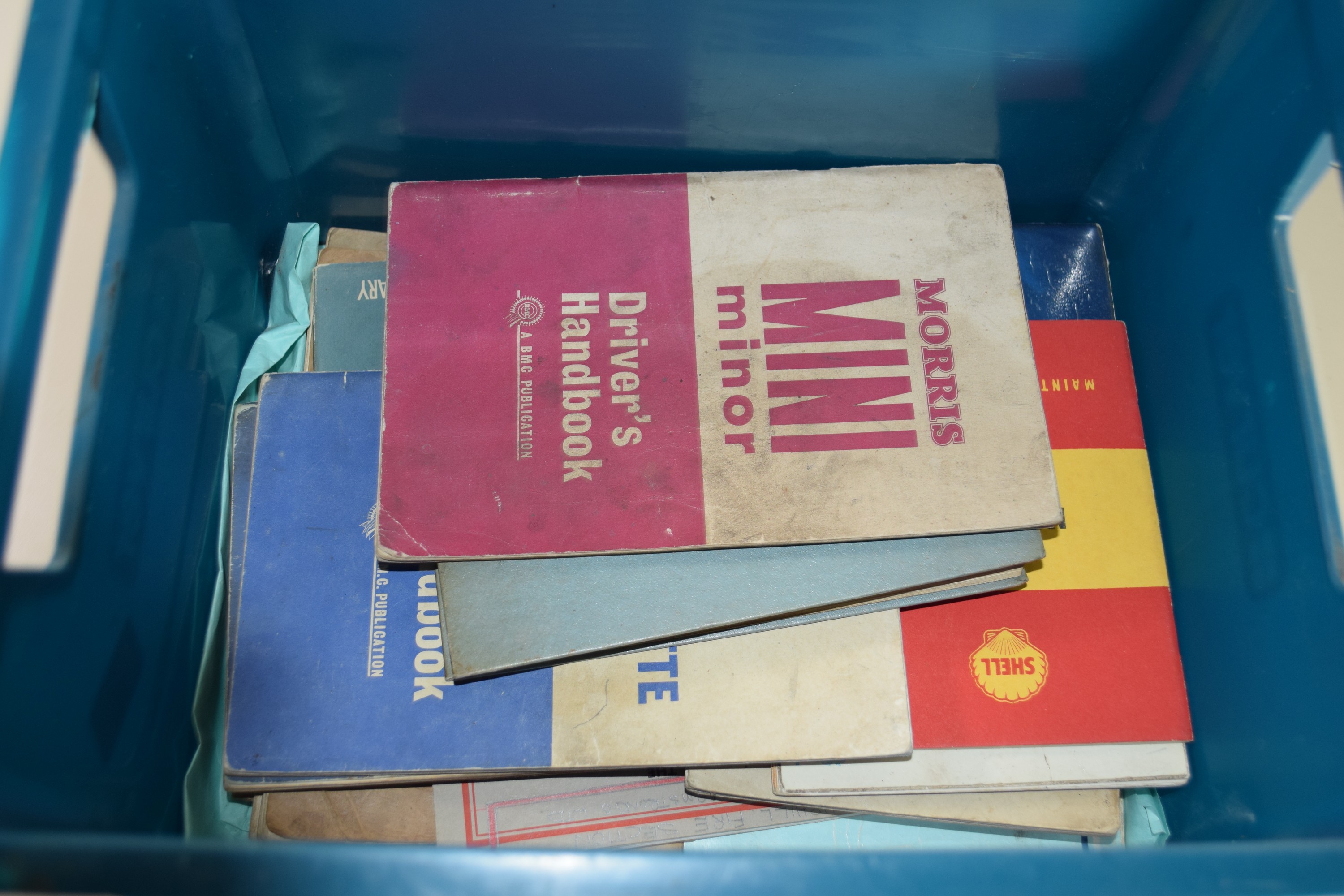 PLASTIC BOX CONTAINING MOTORING EPHEMERA, DRIVERS HANDBOOK MORRIS MINI, MAGNETTE DRIVERS HANDBOOK