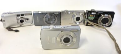 Mixed Lot: digital cameras and accessories