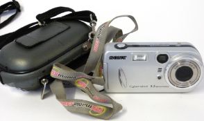 Sony Smart zoom DSC-P72 digital camera with case