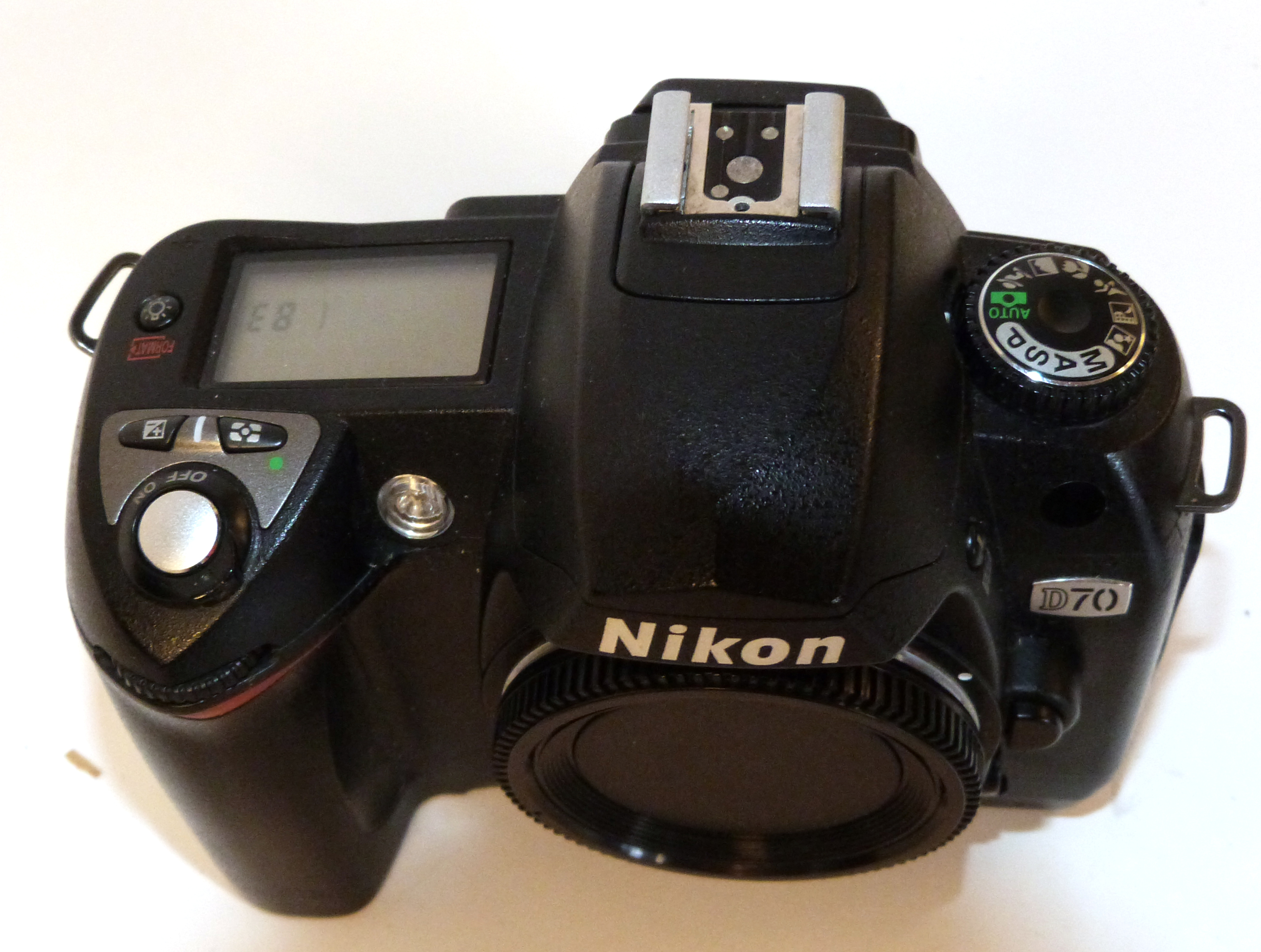 Nikon D70 digital camera together with Nikon AF-S Nikkor 18-70mm lens, charger and fitted case - Image 3 of 6