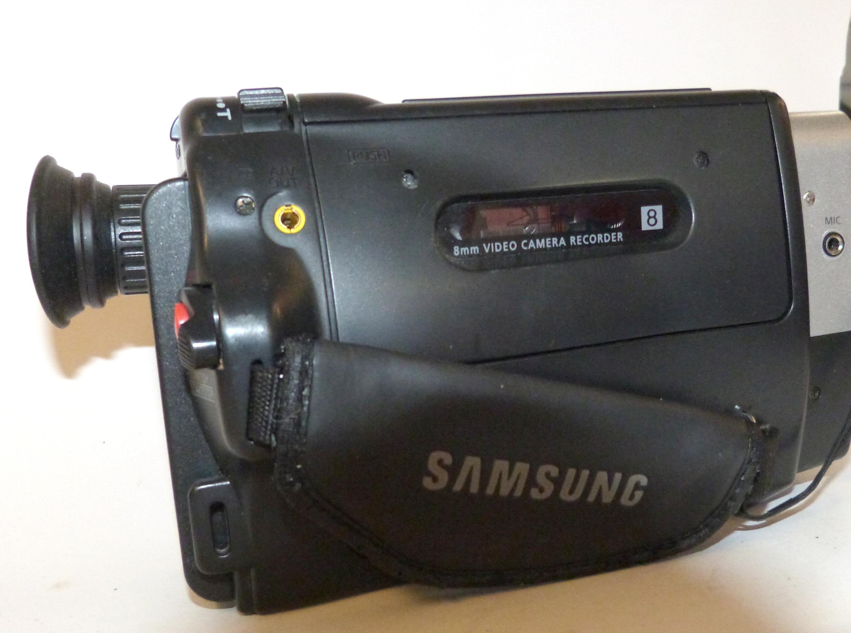 Samsung video camera VP-A30 with case and accessories - Image 4 of 6
