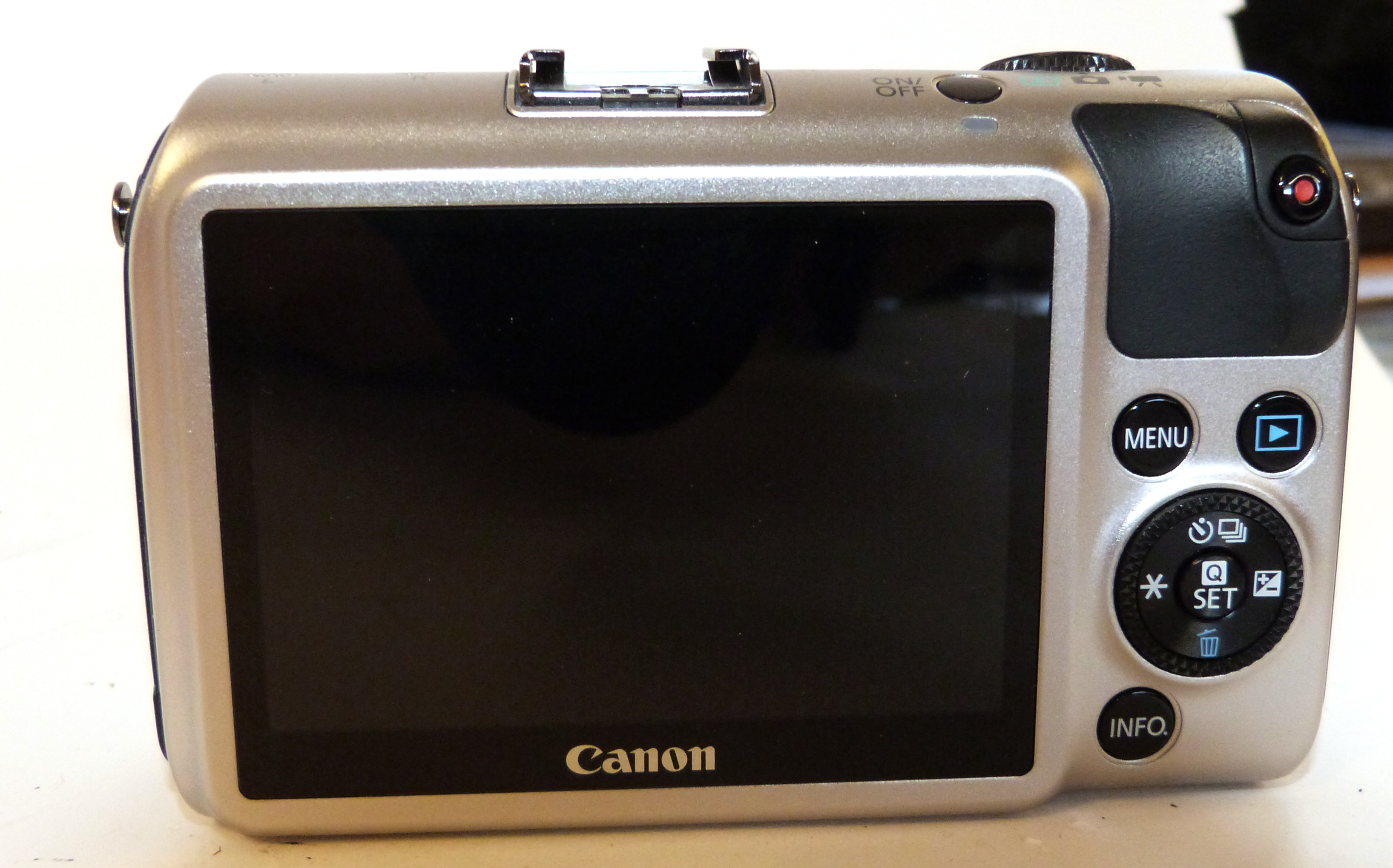 Canon EOS M digital camera with Canon zoom lens EF-M 18-55mm plus box and accessories - Image 3 of 4