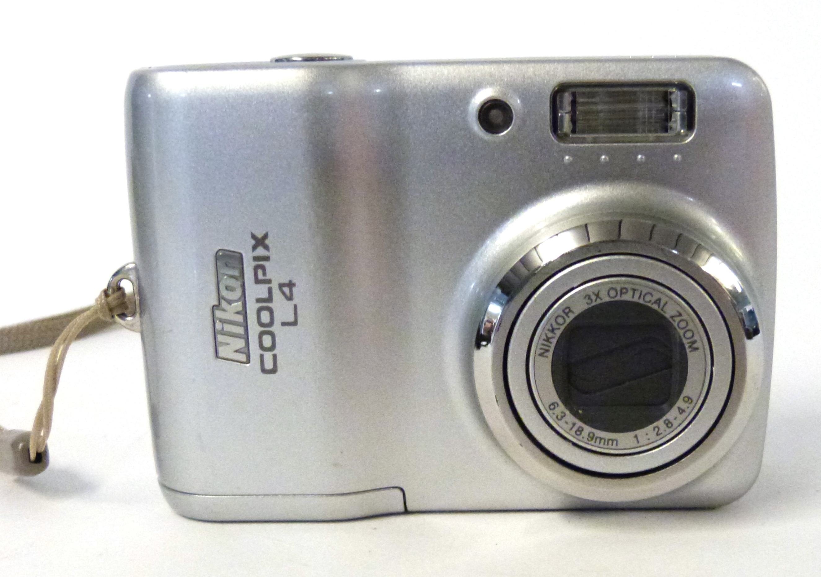 Nikon Coolpix L4 digital camera with case - Image 2 of 4