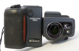 Nikon Coolpix 995 plus accessories in original box