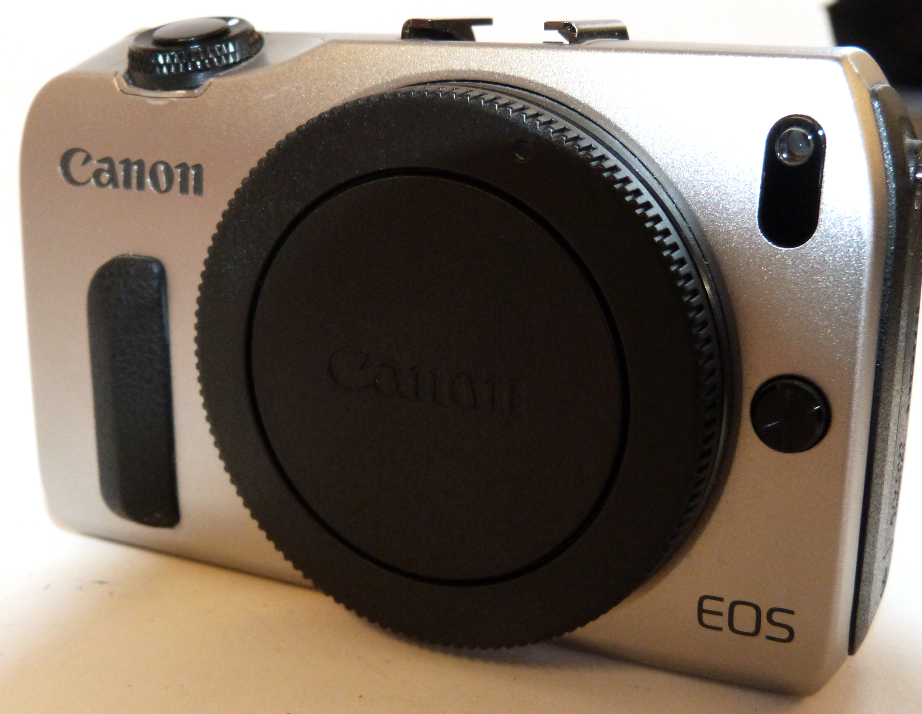 Canon EOS M digital camera with Canon zoom lens EF-M 18-55mm plus box and accessories - Image 2 of 4