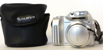 Fujifilm Finepix 2800 zoom with case