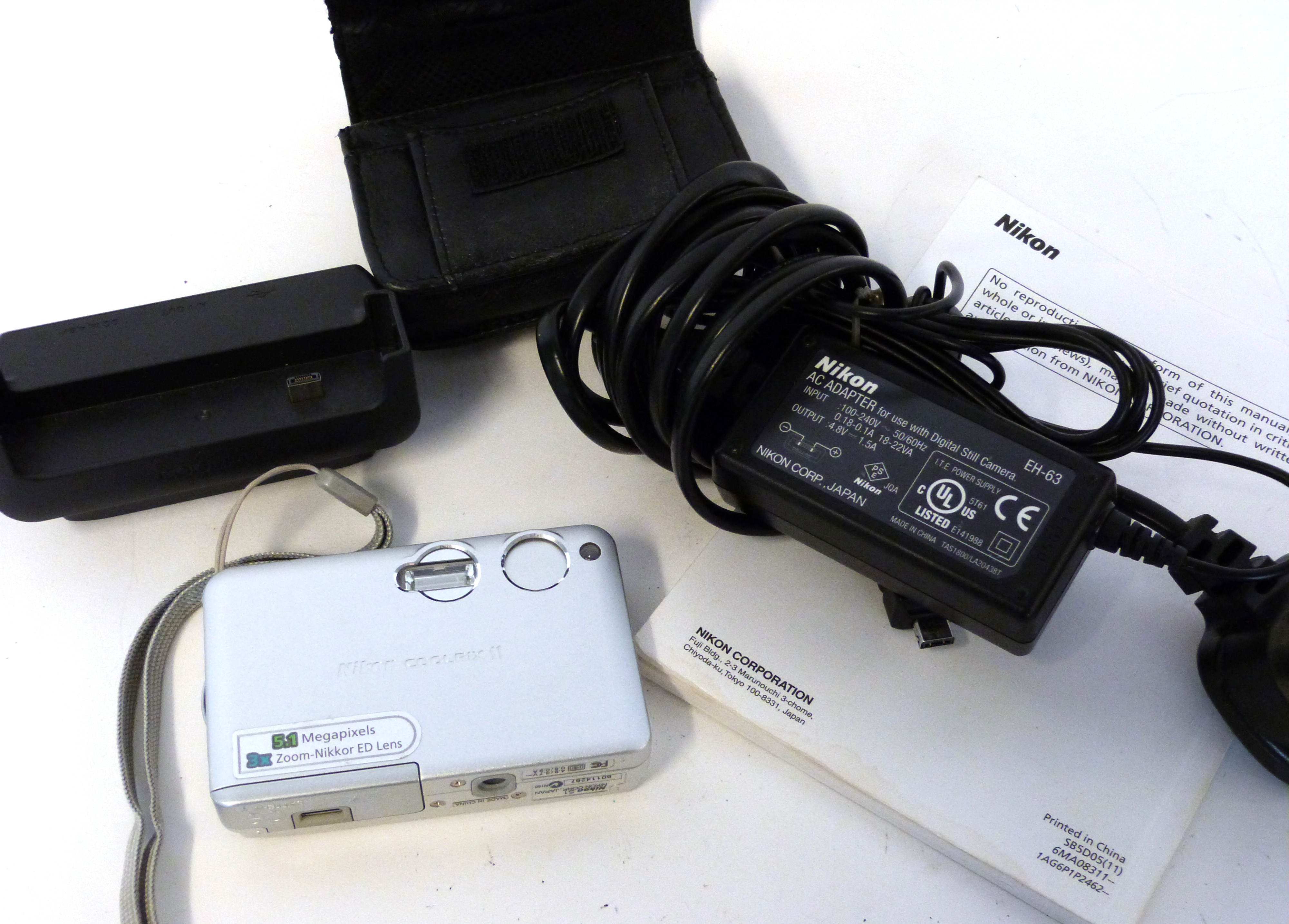 Nikon Coolpix S1 plus case, manual and charger - Image 2 of 4