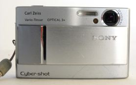 Sony Cybershoot DSC-T10 with charger and case