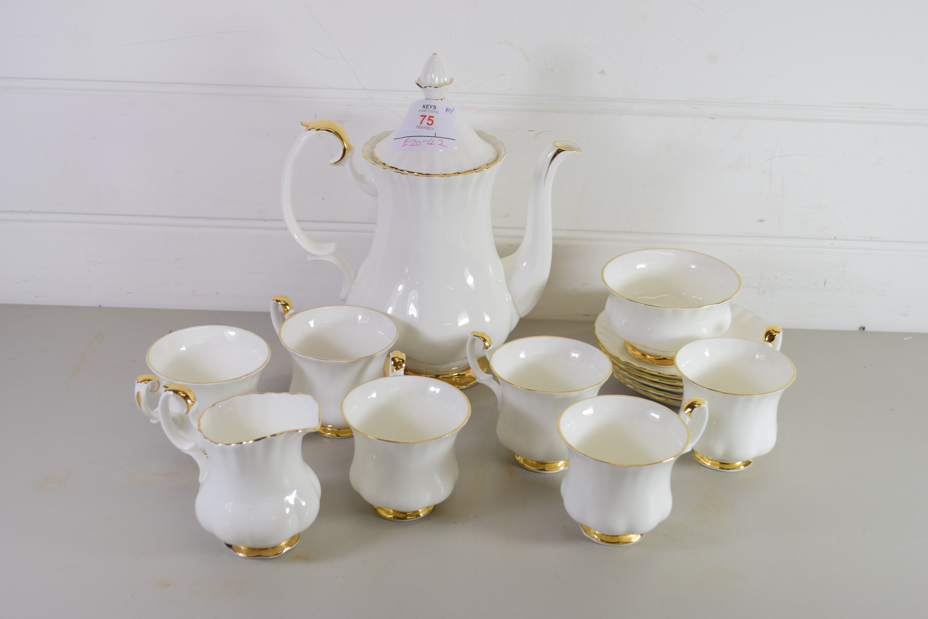 ROYAL ALBERT TEA SET IN THE VAL D'OR PATTERN COMPRISING TEA POT, MILK JUG, SUGAR BOWL AND SIX CUPS