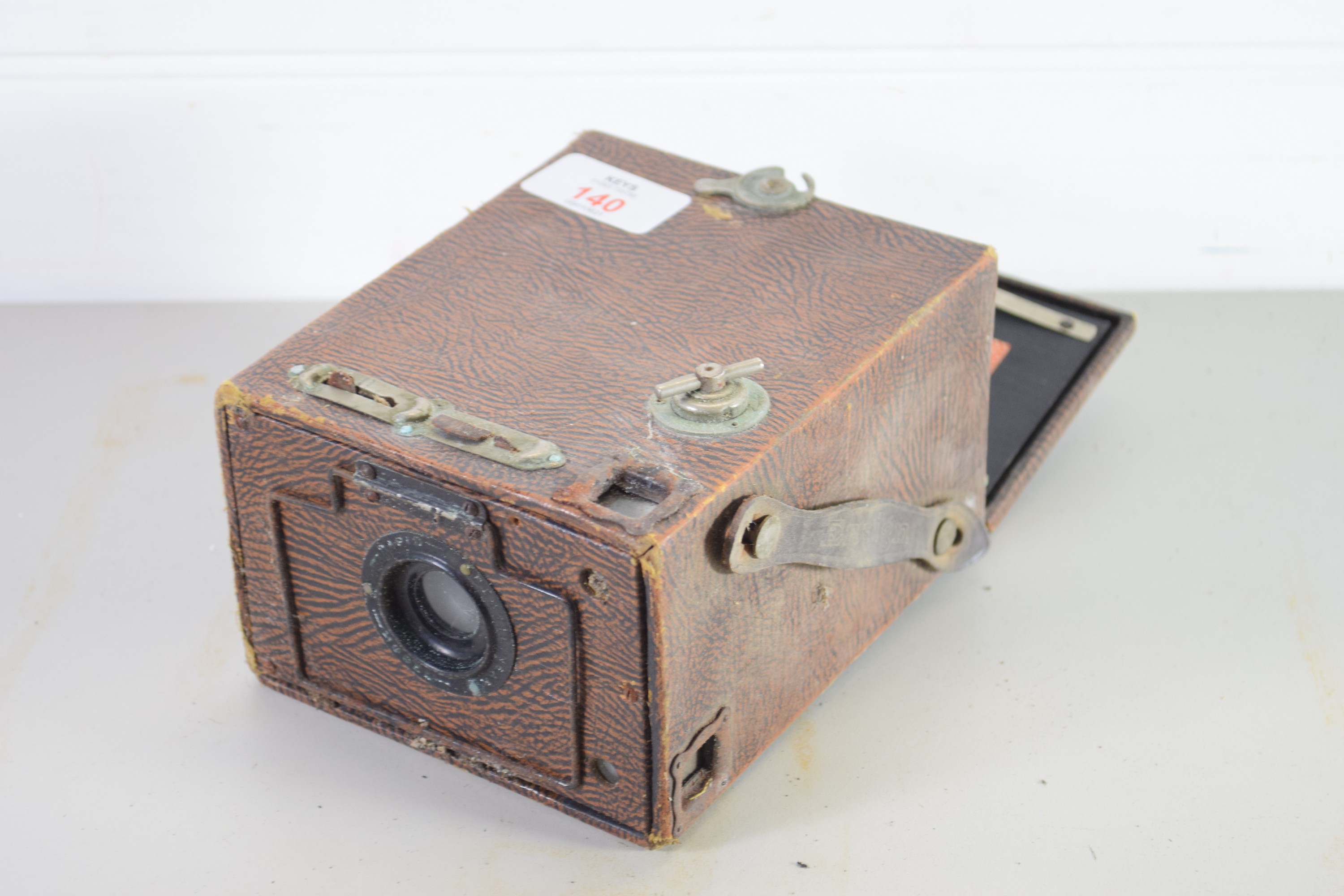 VINTAGE BOX CAMERA - Image 3 of 3