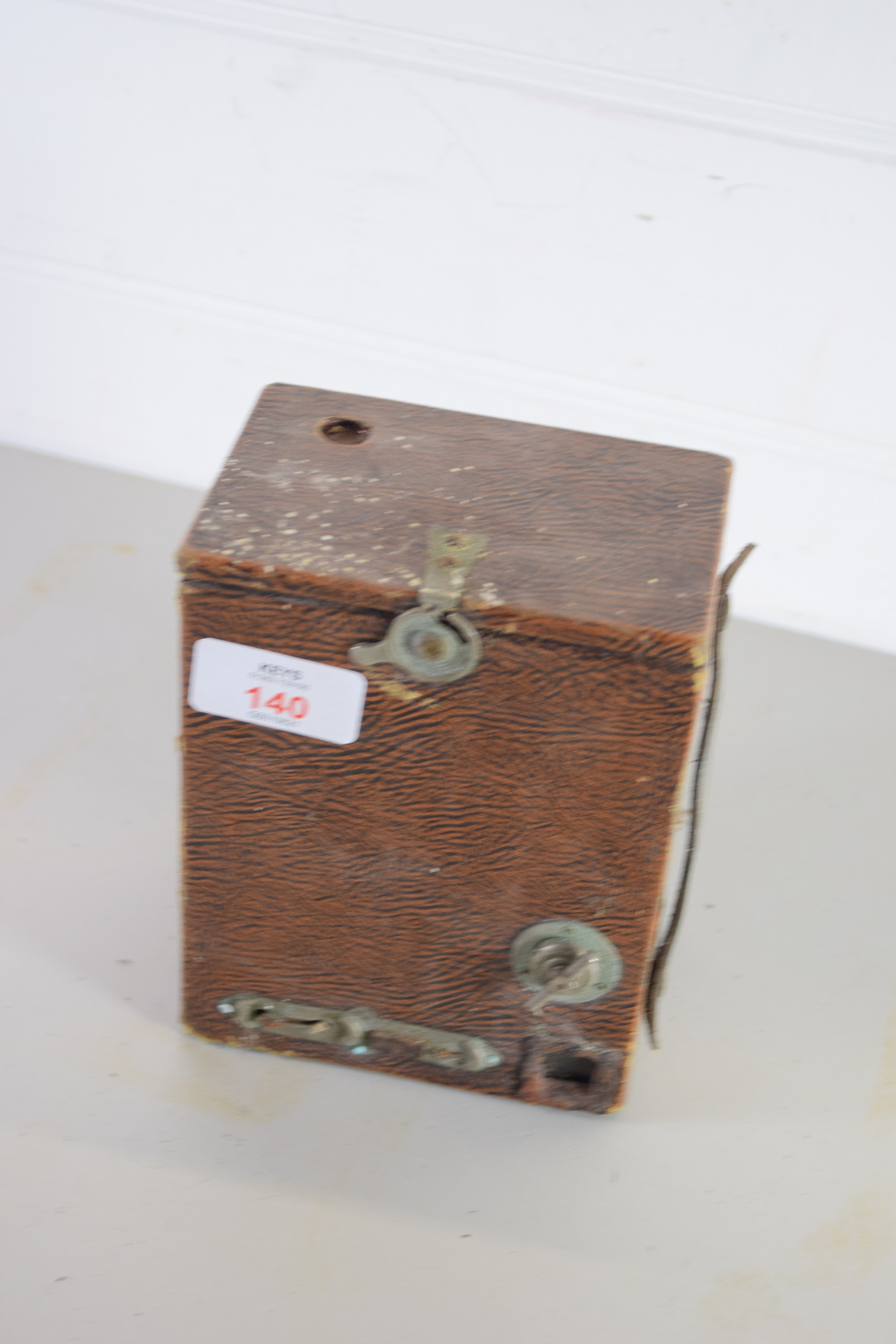 VINTAGE BOX CAMERA