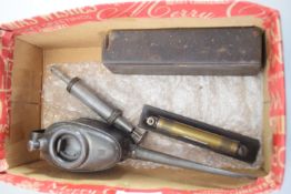 BOX CONTAINING VINTAGE OIL CAN AND OTHER ITEMS