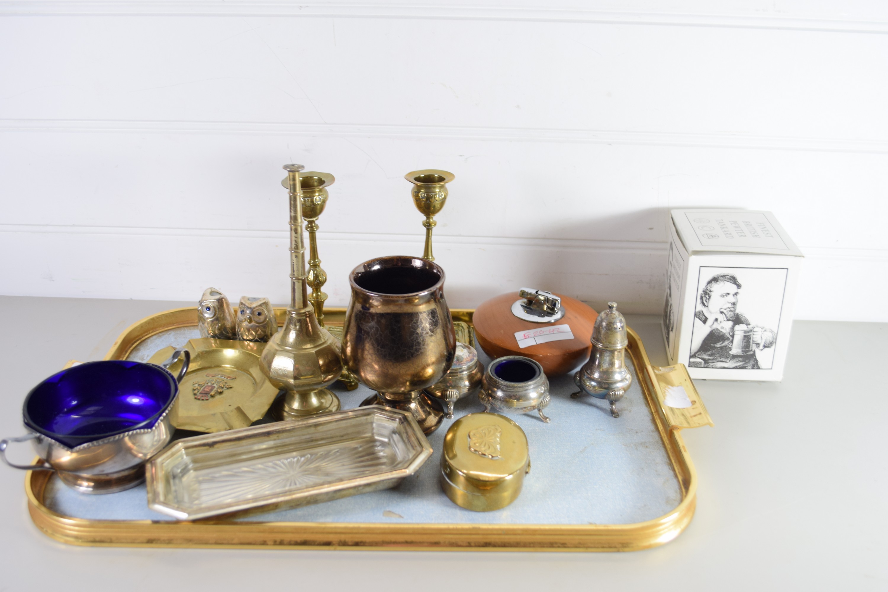 TRAY CONTAINING PAIR OF BRASS CANDLESTICKS, BRASS ASHTRAY WITH REGIMENTAL INSIGNIA ETC