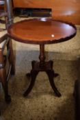 PAIR OF SMALL GALLERIED OVAL MAHOGANY TABLES WITH STRUNG DECORATION, APPROX 48 X 40CM