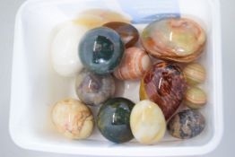 BOX CONTAINING ONYX BALLS