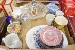 TRAY CONTAINING VARIOUS CERAMICS, COMMEMORATIVE SILVER JUBILEE MUG, MIDWINTER SUGAR SIFTER ETC