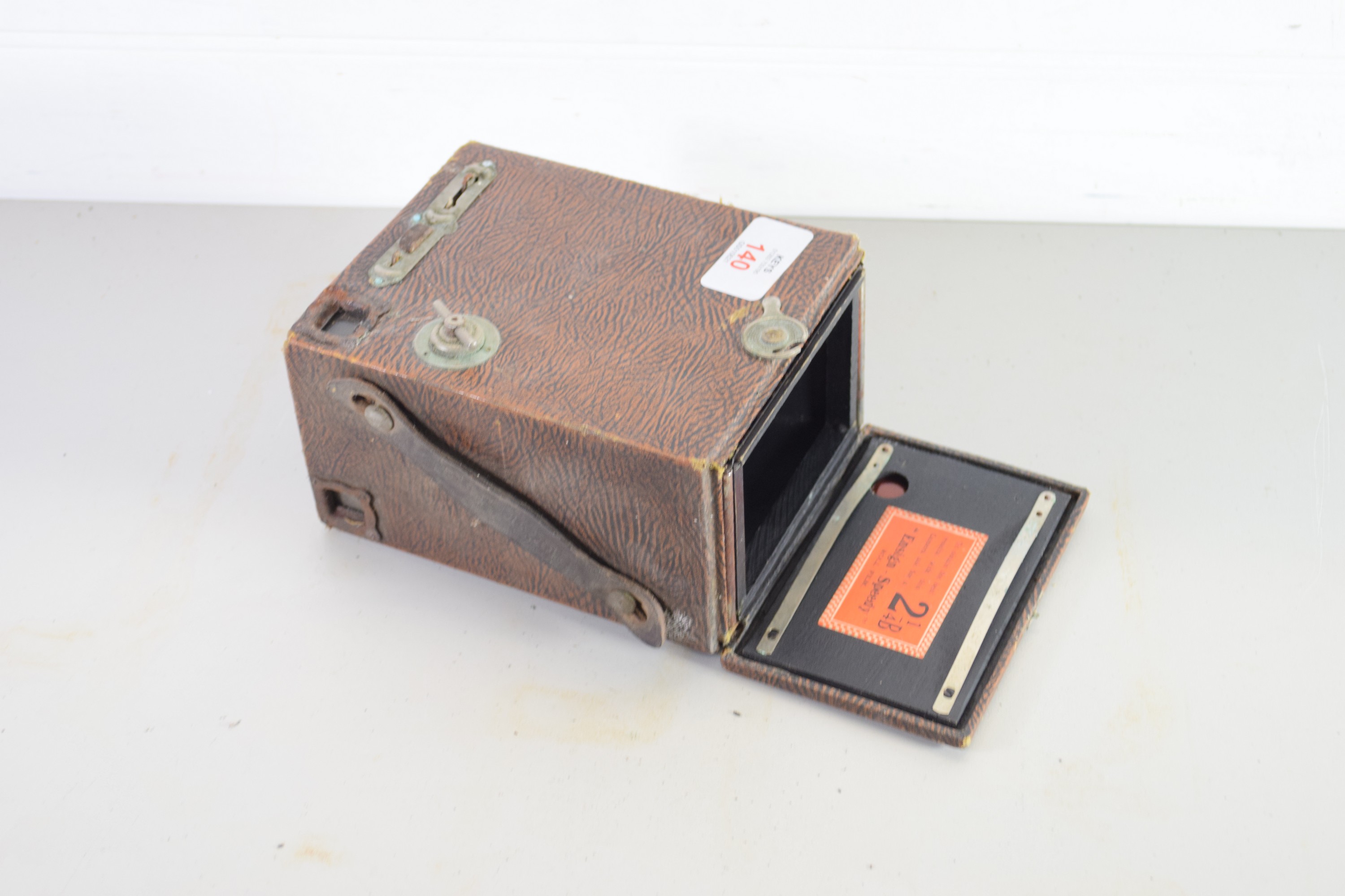 VINTAGE BOX CAMERA - Image 2 of 3