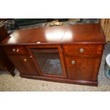 MAHOGANY EFFECT REPRODUCTION HI FI CABINET, LENGTH APPROX 135CM