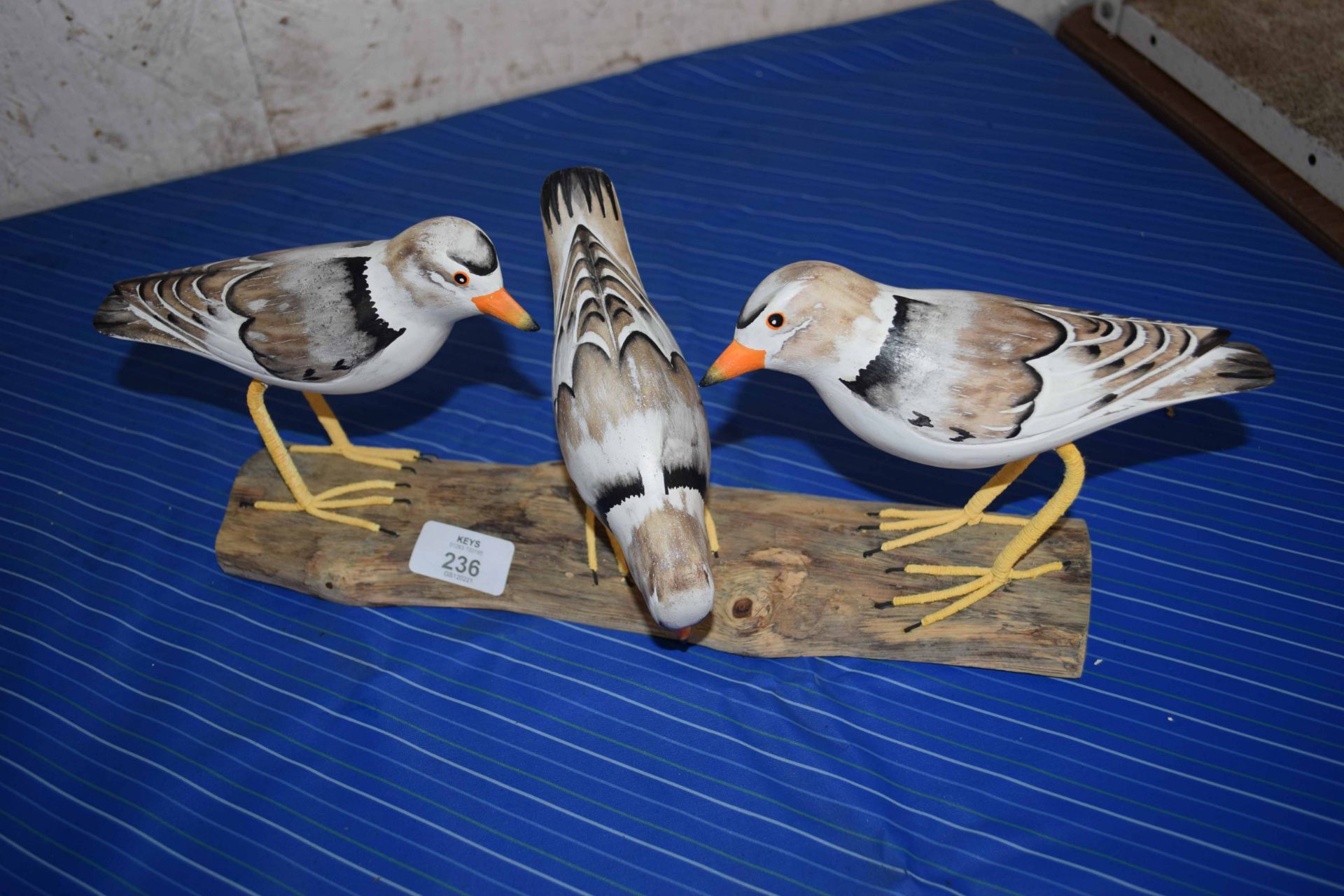 WOODEN MODEL OF SEAGULLS ON A BRANCH