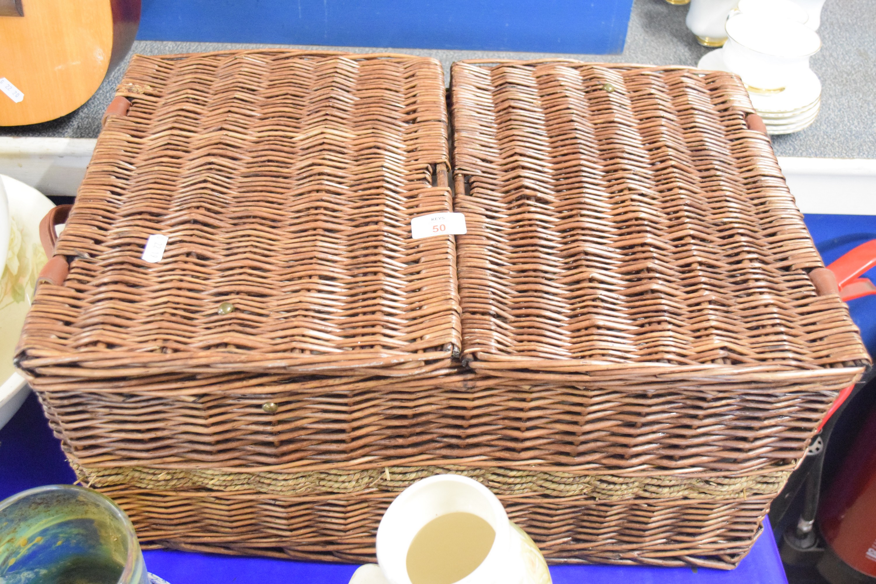 PICNIC HAMPER