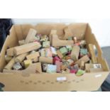 BOX CONTAINING CHILDREN'S BUILDING BRICKS