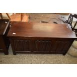 20TH CENTURY PANELLED BLANKET BOX WITH LINENFOLD DECORATION, LENGTH APPROX 114CM