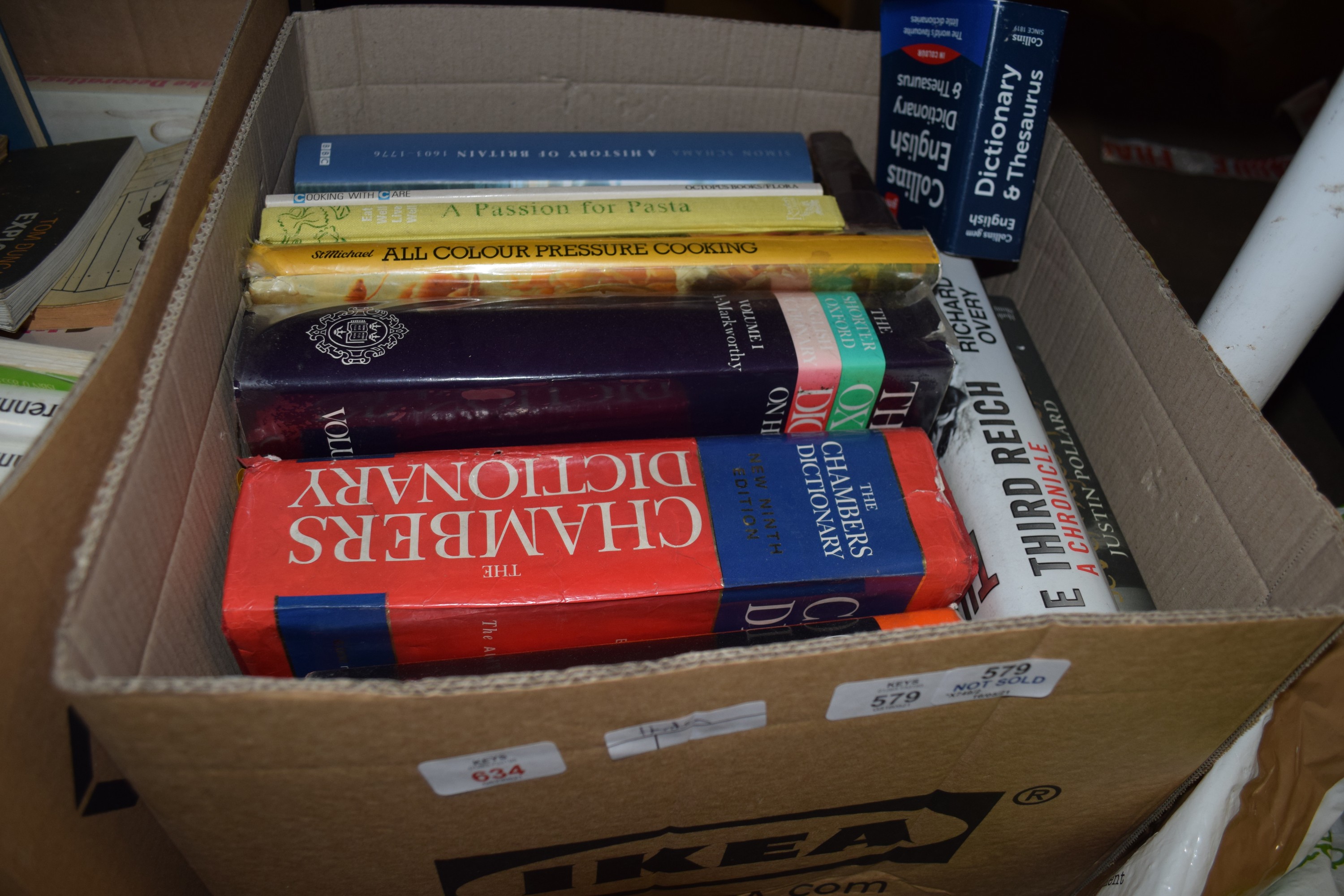 BOX OF MIXED BOOKS - CHAMBERS DICTIONARY, OTHER DICTIONARIES AND HISTORICAL BOOKS