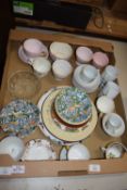 TRAY CONTAINING VARIOUS CERAMICS, MAINLY KITCHEN WARES