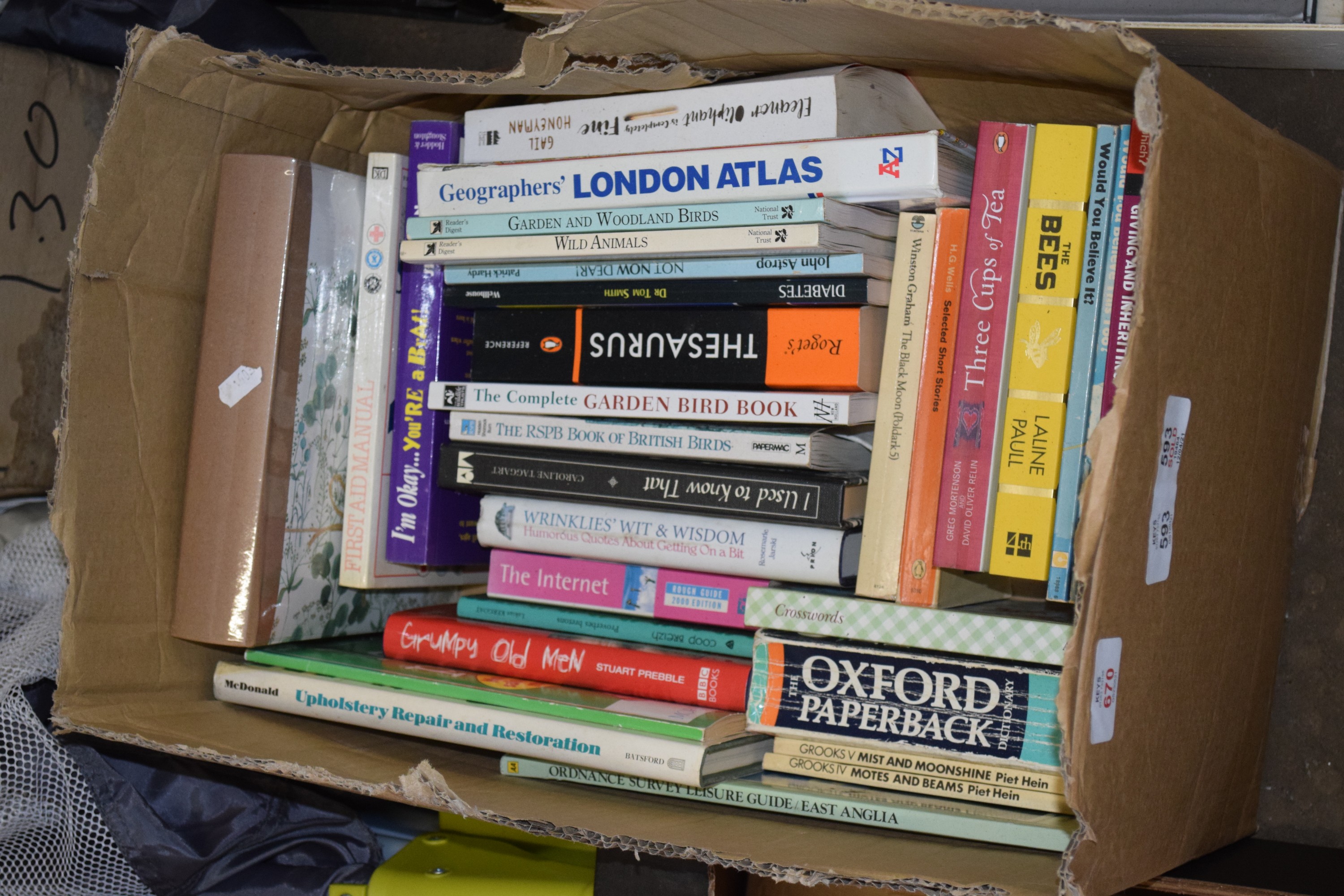 BOX OF MIXED BOOKS - OXFORD DICTIONARY, LONDON ATLAS ETC