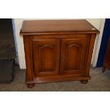 MODERN REPRODUCTION SIDE CABINET, WIDTH APPROX 95CM