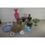 BOX CONTAINING POTTERY AND GLASS ITEMS INCLUDING A PAIR OF ROYAL DOULTON VASES (ONE A/F), TWO