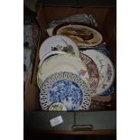 BOX CONTAINING CERAMIC PLATES, DECORATORS ITEMS INCLUDING ONE OF PHEASANTS