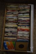 LARGE WOODEN BOX CONTAINING 45 RECORDS, POP MUSIC, MONKEES, SHAKIN STEVENS ETC