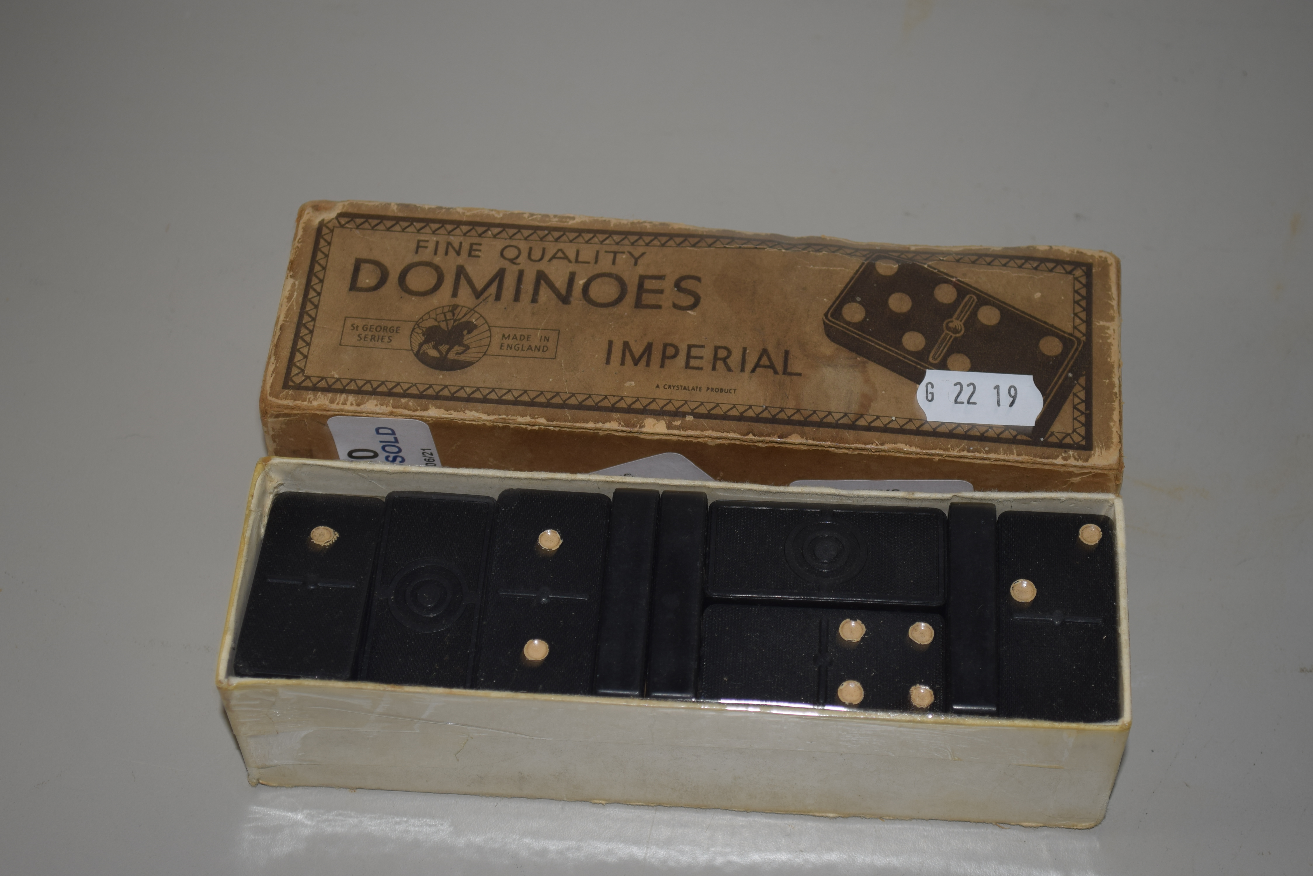 BOXED VINTAGE SET OF DOMINOES BY IMPERIAL