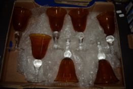 QUANTITY OF LARGE GLASSES WITH AMBER COLOURED BOWLS