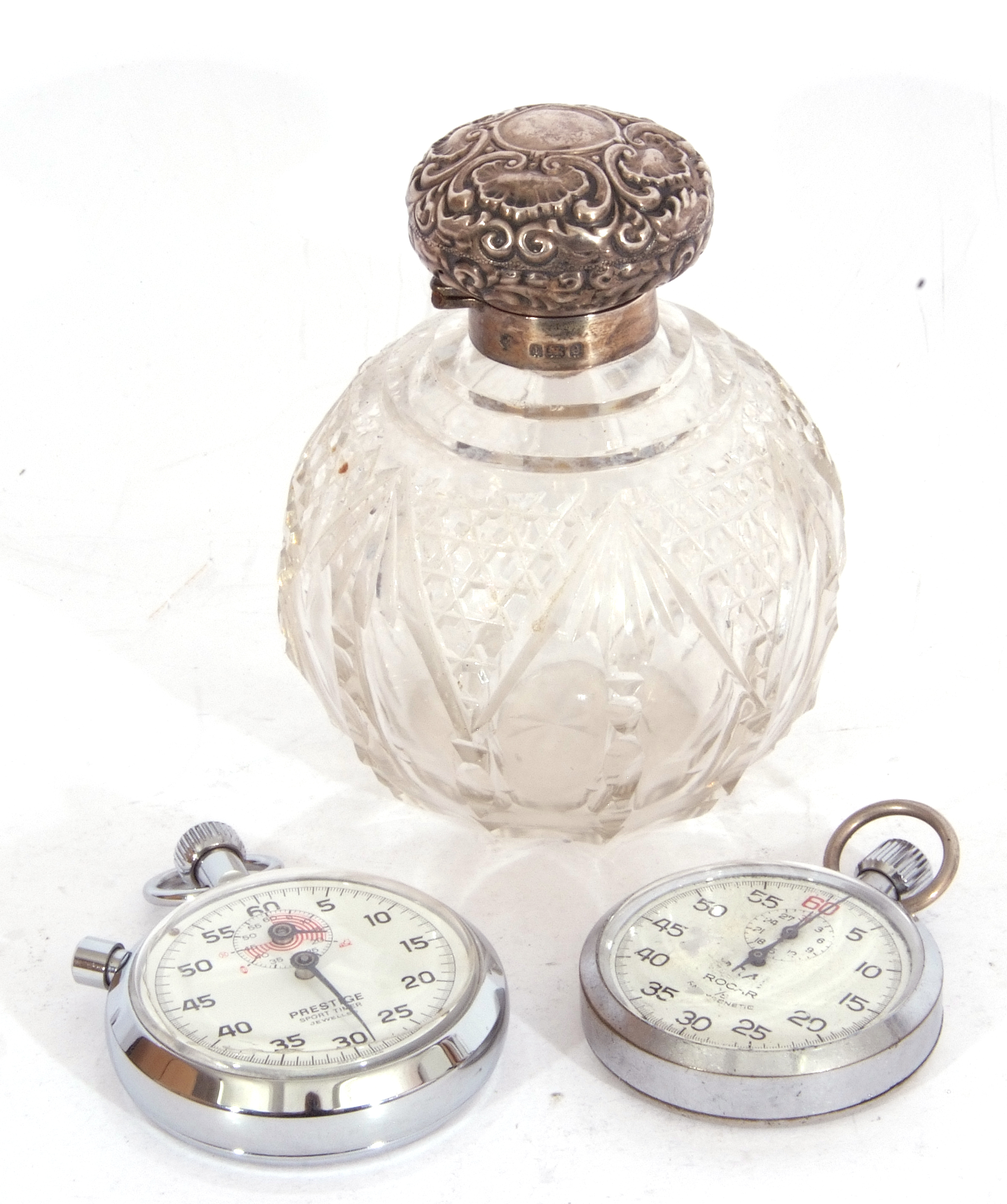 Mixed Lot: Edward VII cut glass scent bottle of globular form with hinged embossed shell and - Image 2 of 9