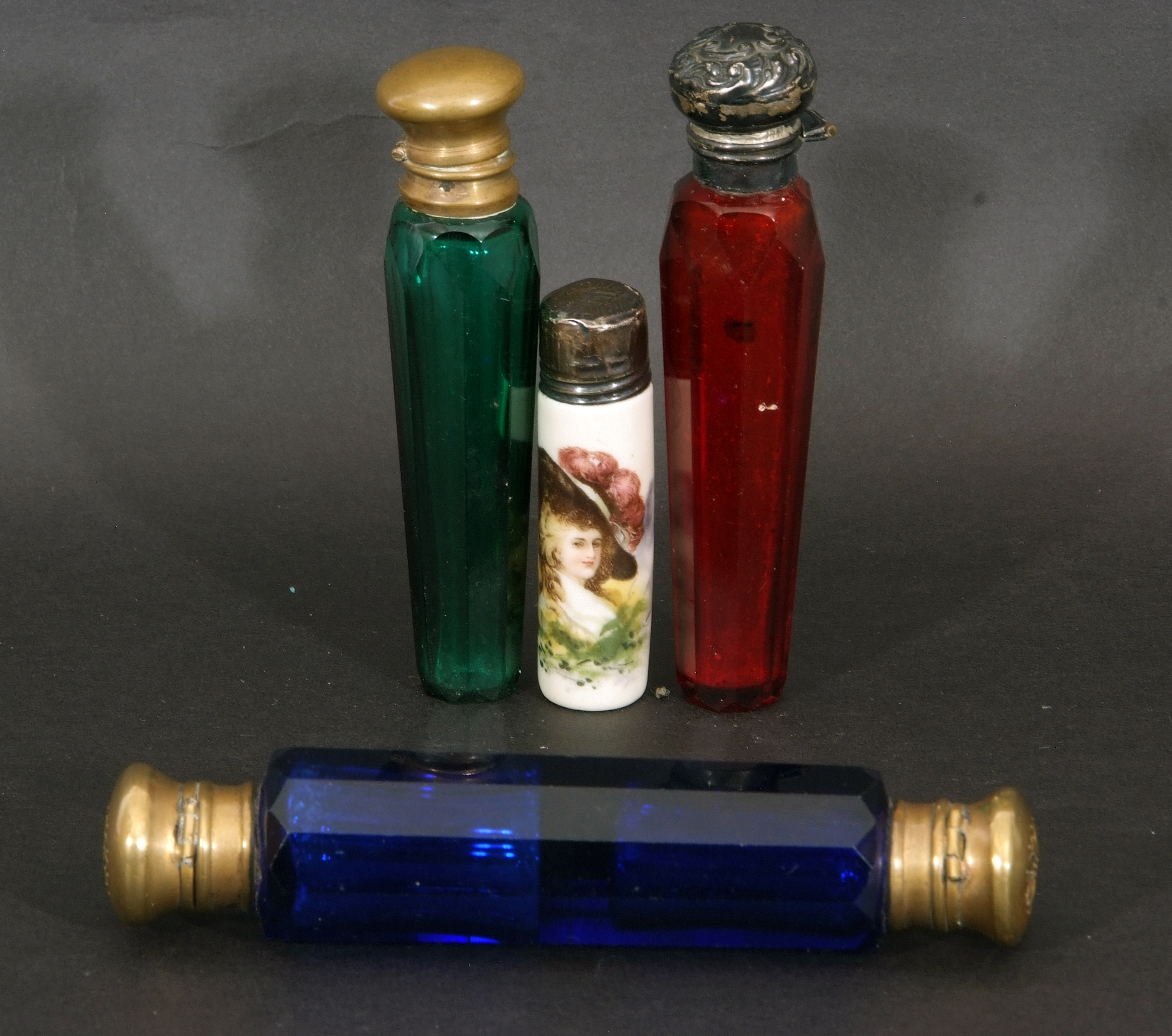 Mixed Lot: antique blue faceted glass double ended scent bottle with gilt metal fittings, 13cm long, - Image 2 of 16