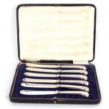 Cased six silver pistol handled tea knives, dated 1915/16/19 with mixed makers